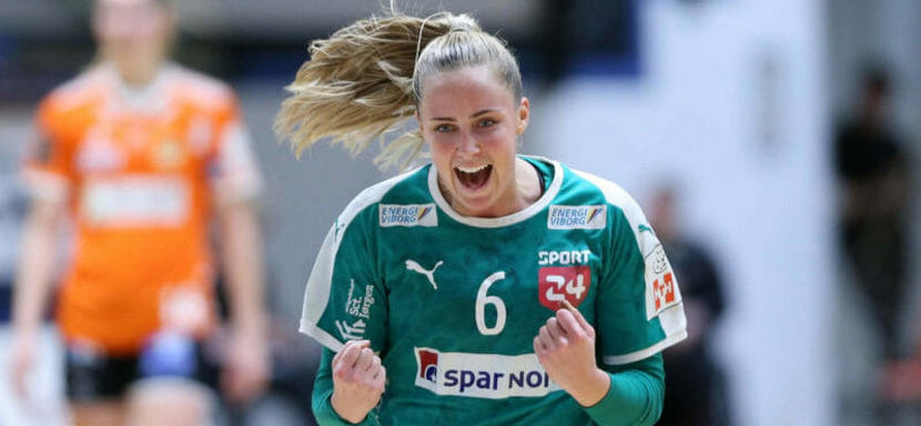 Дания. Правая полусредняя "Виборга" и сборной Норвегии Моа Хегдаль сломала руку в матче с "Оденсе"