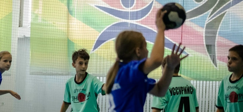 Более 300 участников сыграли в гандбол в Амурской области