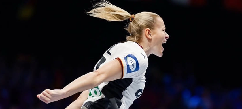 Сборная Германии обыграла команду Франции в полуфинале чемпионата мира. Хозяева сыграют в финале ЧМ всего в 3-й раз в XXI веке