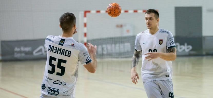 В мужской высшей лиге после матчей на выходных продолжает лидировать казанский "Зилант"