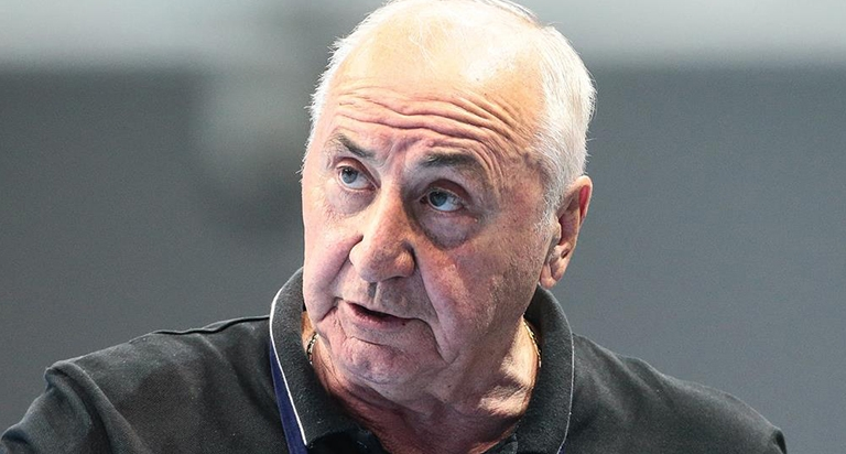 Владимир Максимов: "Работайте, создавайте условия, а не рассказывайте, как вам плохо, потому что "Чеховским Медведям" хорошо"