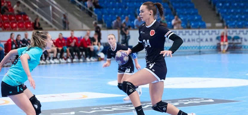 В женском чемпионате России сегодня состоятся два матча: "Астраханочка" принимает "Луч", "Ростов-Дон" в гостях у АГУ-"Адыиф"