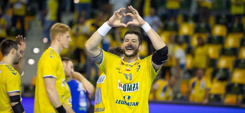 Польша. В лазарете "Кельце" находятся француз Николя Турна, исландец Сигвальди Гудьонссон и Томаш Гембала