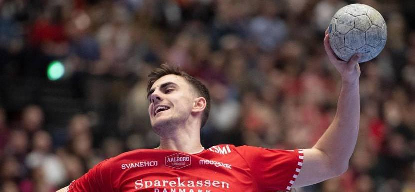 Дания. Правый полусредний "Ольборга" Мадс Хоксер больше не сыграет в этом сезоне