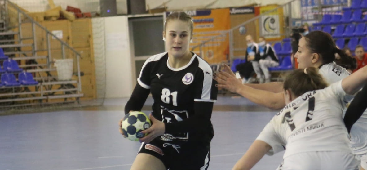 Olimpbet Суперлига. Трансферный слух: универсальный игрок задней линии Дарья Стаценко покидает волгоградский клуб "Динамо-Синара"