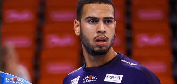 Бундеслига. 21-летний левый полусредний "Райн Лёвен" Филип Ауансу на правах аренды до конца сезона будет выступать за "Минден"