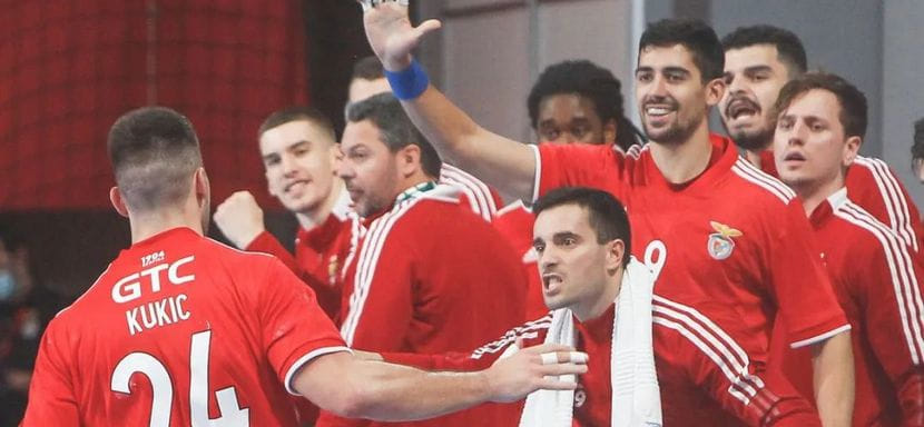 Португалия. 9 голов будущего мешковца Лазара Кукича помогли "Бенфике" прервать 58-матчевую победную серию "Порту" на внутренней арене