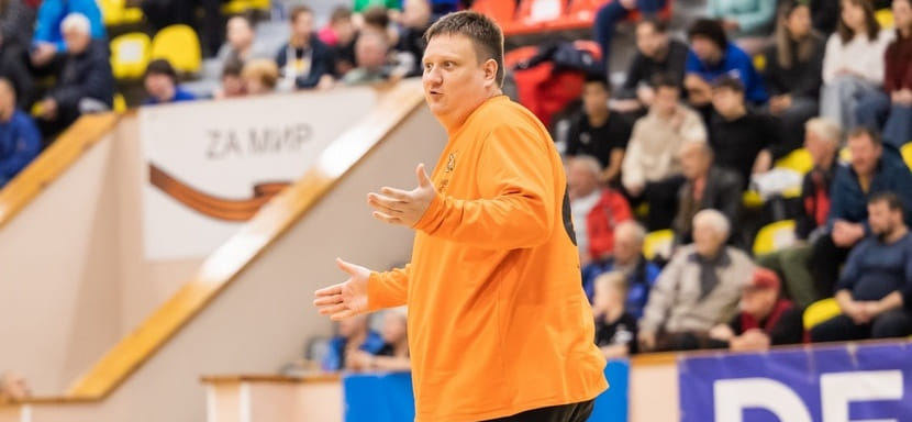 37-летний голкипер "Динамо-Сунгуля" Евгений Лысаков завершил игровую карьеру. Он продолжит работу в команде из Снежинска