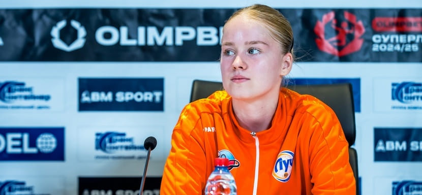 Правая полусредняя Екатерина Коробко — лучший игрок московского "Луча" по итогам октября