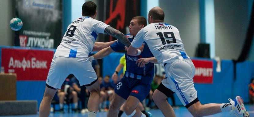 Мужской чемпионат России возобновляется после паузы: в Ставрополе сегодня состоится встреча "Виктора" и астраханского "Динамо"