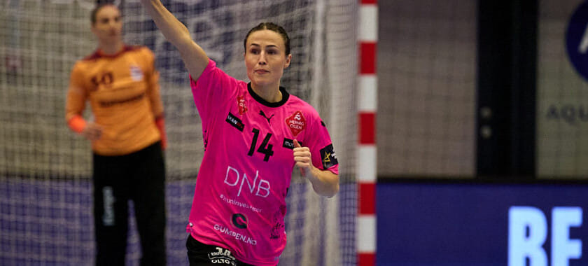"Кристиансанд" разгромил "Годой" (Д2) в 1/8 финала Кубка Норвегии с разницей 57 мячей. Три гандболистки "гадюк" отличились по 11 раз