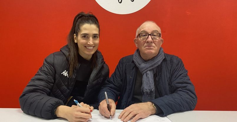 Франция. Левая полусредняя Лара Гонсалес продлила контракт с "Безансоном"