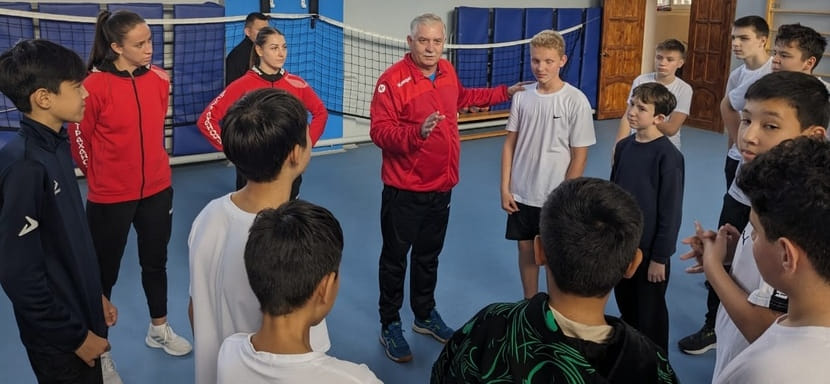 Россия. Представители "Астраханочки" провели мастер-класс с учениками областной школы