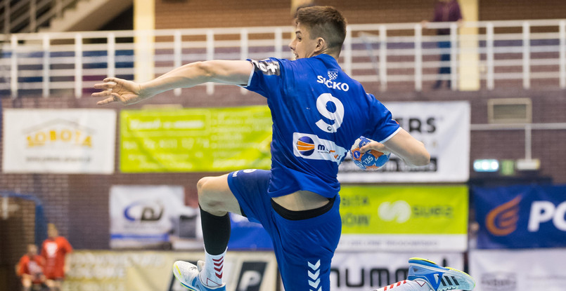 Польша. "Гурник" договорился с "Виве" о продлении аренды Шимона Сицько. Полусредний пока в раздумье