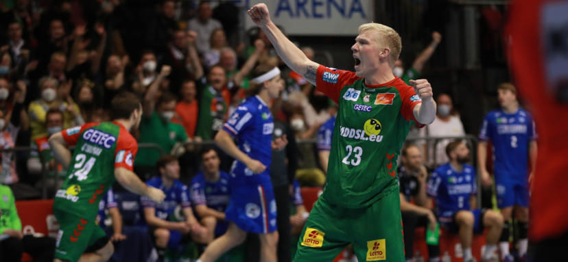 Бундеслига. "Магдебург" победил "Гамбург" Валиуллина и продлил победную серию до 16 матчей, Дамгорд забросил тысячный мяч и другие итоги дня