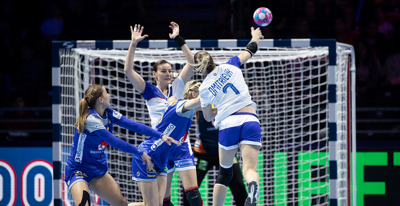 Сборная России завоевала путевку на женский чемпионат мира-2019 в Японии и продолжает спор за право выступить на Олимпиаде в Токио