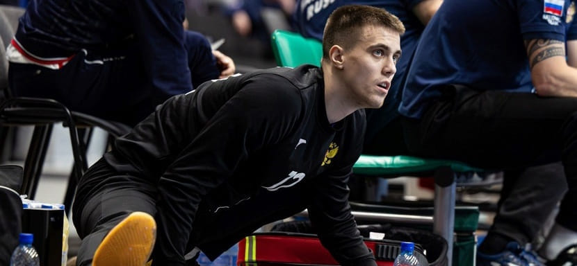 23-летний голкипер сборной России Иван Шаров, недавно покинувший "Динамо-Сунгуль", продолжит карьеру в петербургском "Зените"