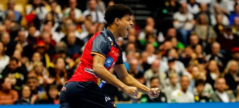 18-летний Маркос Фис имеет предложения от 10 клубов, в том числе, "Кельце", "ПСЖ" и "Барселоны". Контракт с "Гранольерсом" — до 2027-го