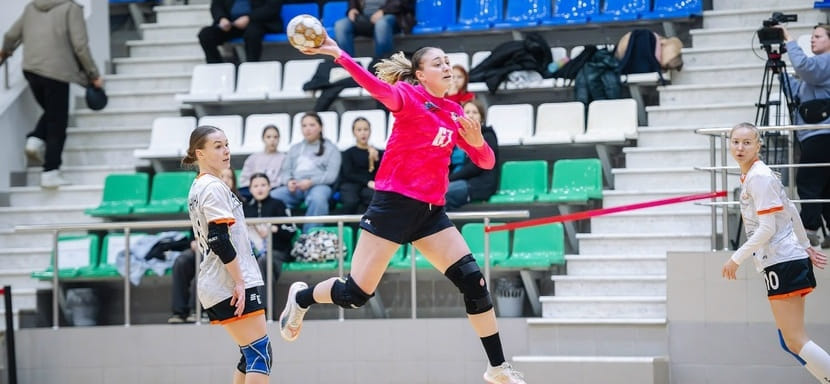 В женском чемпионате России сегодня состоятся два матча: уфимки принимают гостий из Москвы, а в Ижевск пожаловал АГУ-"Адыиф"