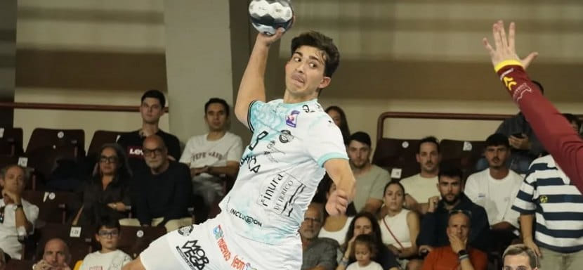 Левый крайний испанского "Адемара" Дарио Санс с нового сезона будет играть за "Штутгарт"