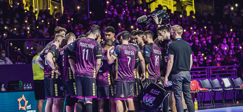 "Висла" Косоротова и Самойло проиграла "Барселоне", "Спортинг" уступил "Берлину" в заключительных матчах 7-го тура Лиги чемпионов