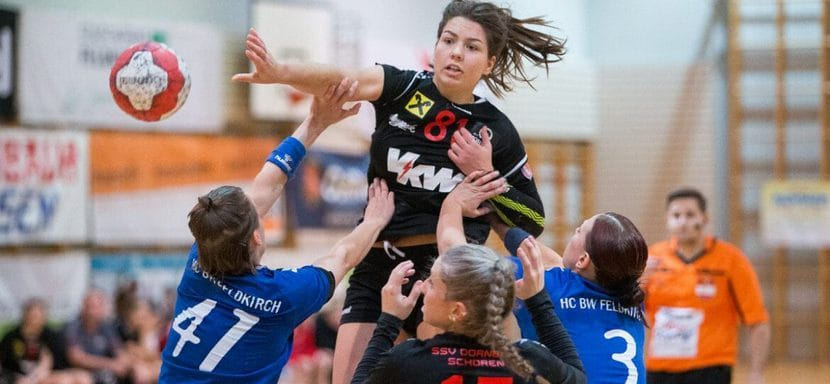 Лучший новичок австрийского чемпионата Адриана Маркштайнер, перешедшая в испанскую "Рокасу", серьезно травмировала колено