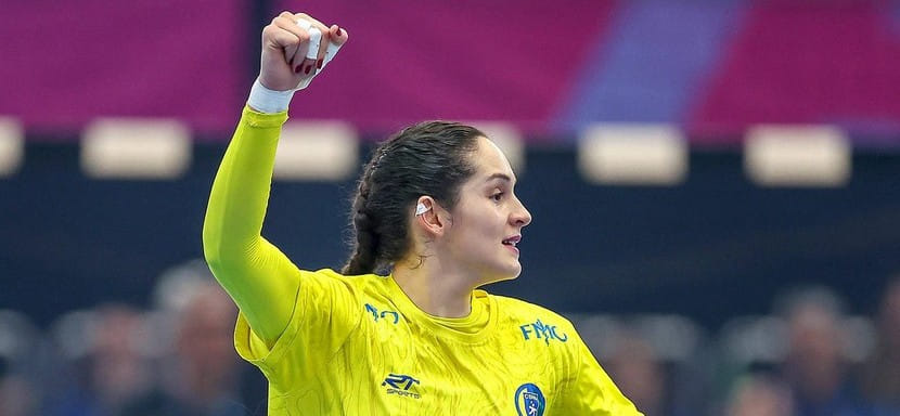 Левая полусредняя сборной Бразилии Келли Роса продолжит карьеру в "Тюрингере"