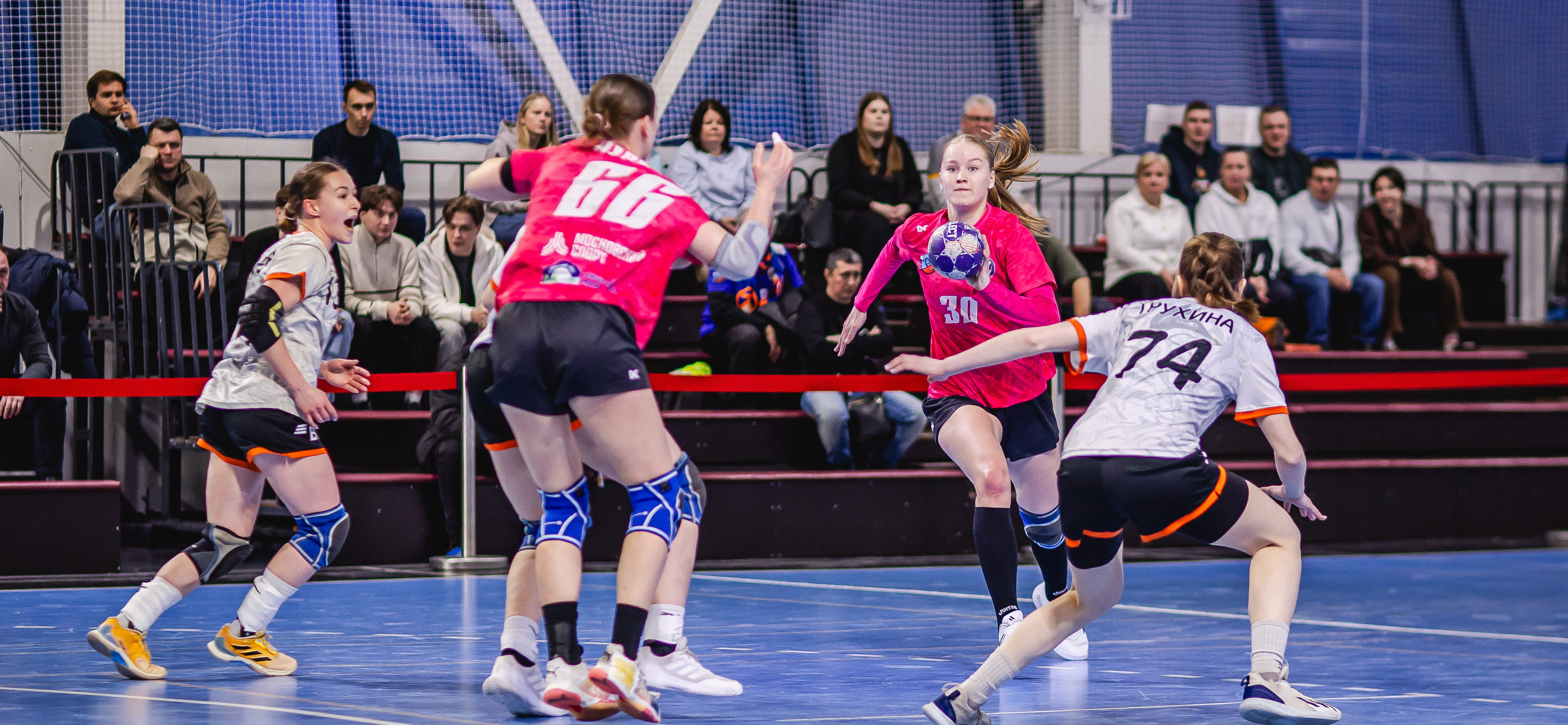 Московский "Луч" одержал домашнюю победу над "Уфой-Алисой" в матче женского чемпионата России