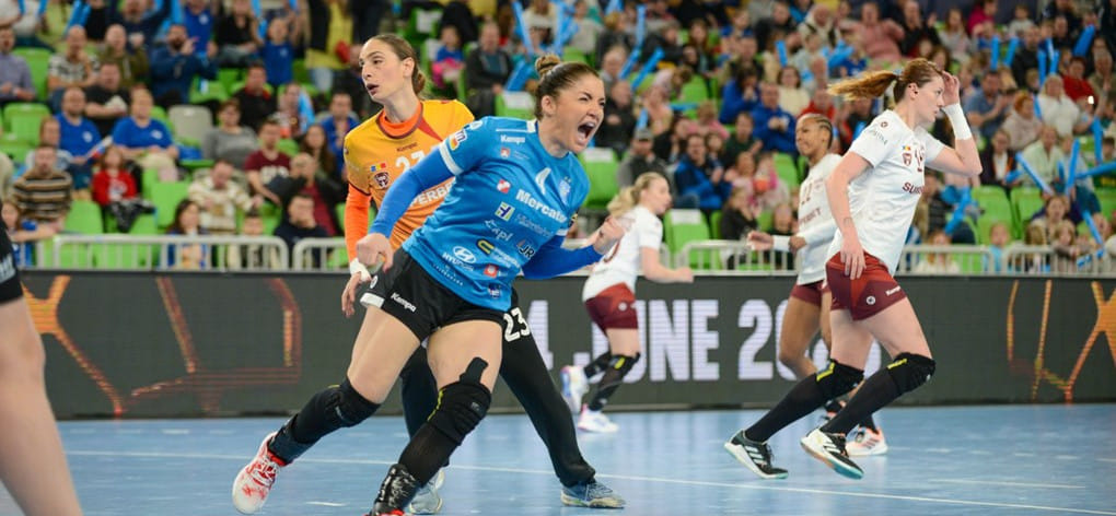 Лига чемпионов. Словенский "Крим" россиянки Дарьи Дмитриевой победил дома бухарестский "Рапид", создав себе задел в пять мячей