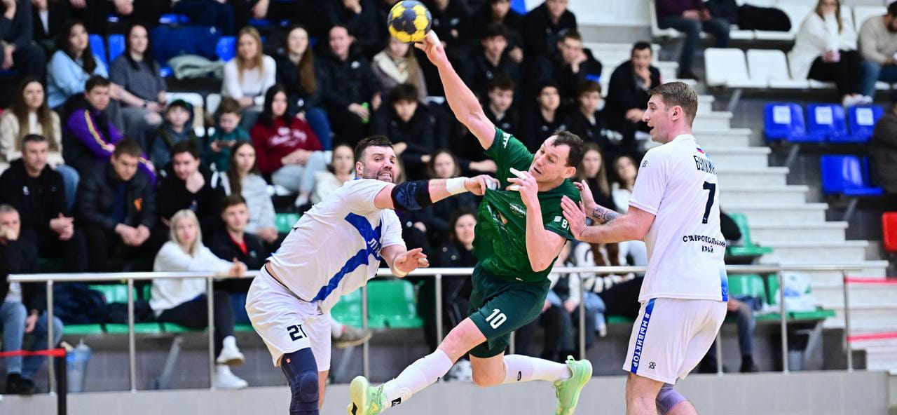 "Акбузат" выиграл второй тайм у "Виктора". Но в первом царил Лысенко — и этого хватило для победы