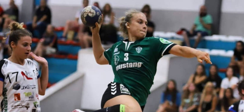 "Моя мечта — хотя бы сезон отыграть в России". Дочь советских гандболистов развивает карьеру в Испании