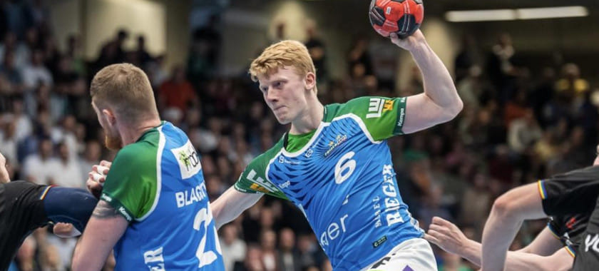 Бундеслига. "Поддержка команды пала жертвой синих футболок. Мы не соотносим себя с "Гёппингеном". Фанаты клуба обратились к руководству