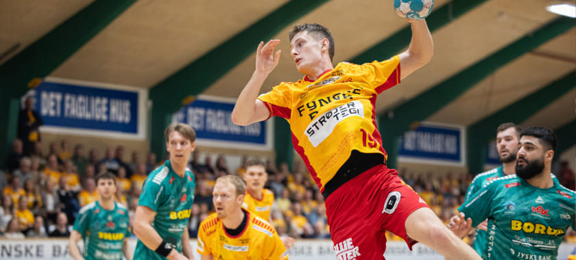 Дания. "Гудме" уступил "Фредерисии" и идёт вне зоны плей-офф чемпионата страны, "Ольборг" в гостях разгромил "Бьеррингбро"