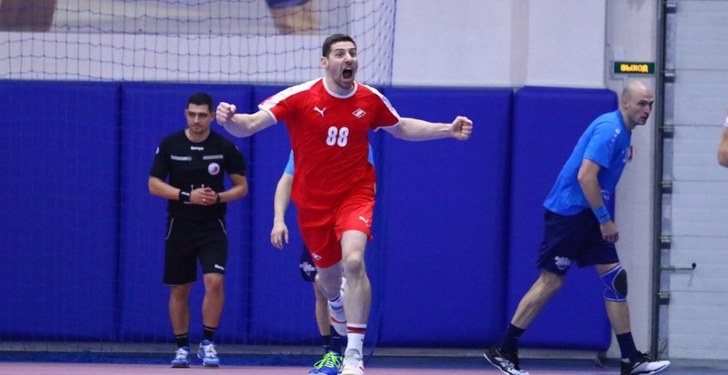 Суперлига. Бывший правый полусредний московского ЦСКА Евгений Цахариас стал игроком "Невы" из Санкт-Петербурга