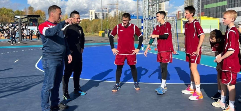 Россия. Дмитрий Бочарников: "Если человек целеустремлённый, то с уличной площадки может выйти и олимпийский чемпион"