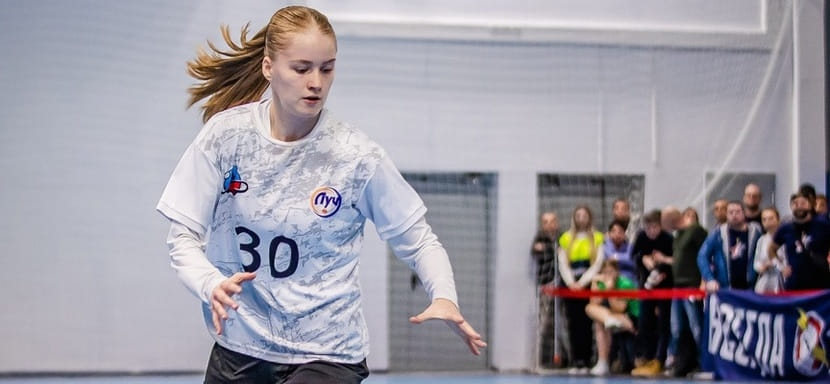 Правая полусредняя "Луча" Екатерина Коробко второй раз подряд стала лучшим игроком месяца