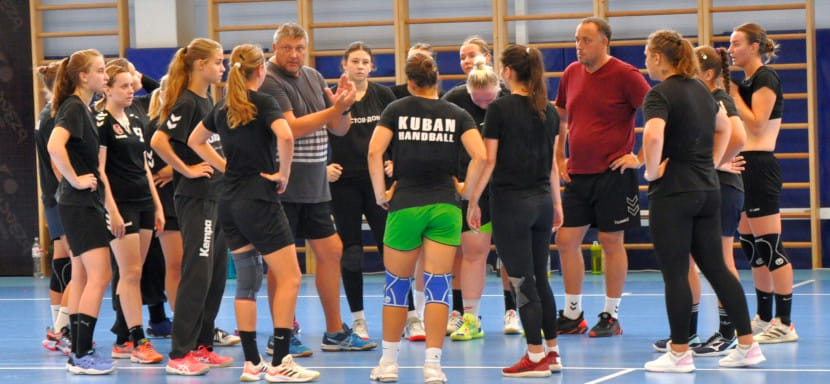 Все равны как на подбор, с ними дядька Черномор. Сергей Матяж — о первых днях "Черноморочки"