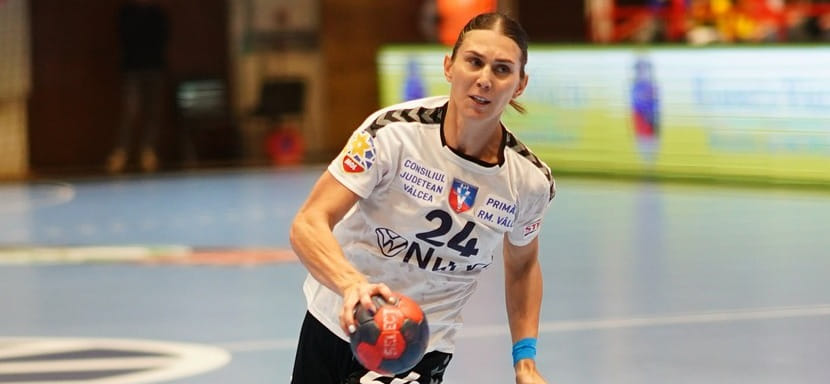 Румыния. Левая полусредняя сборной Сербии Йована Скробич (Ковачевич) в следующем сезоне вновь будет играть за "Вылчу"