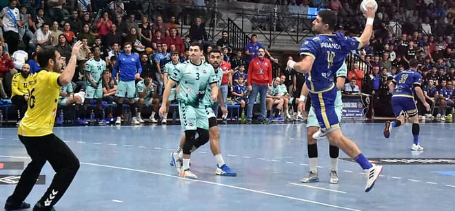 Испания. 39-летний Александр Тюменцев помог "Синфину" одержать первую победу в чемпионате, забросив семь мячей в ворота "Кангаса"