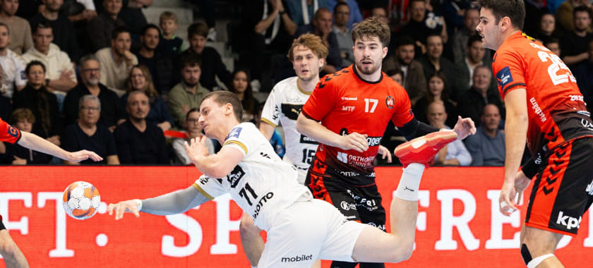 "Бенфика" победила в Европейской лиге без Вайлупова, а "Татрану" не помогли семь голов Карлова