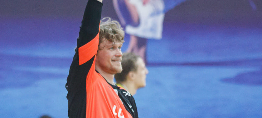 Россия. Антон Заболотский: "Если ты не дурачок, тебе помогут научиться ловить мяч, правильно занимать место на линии"