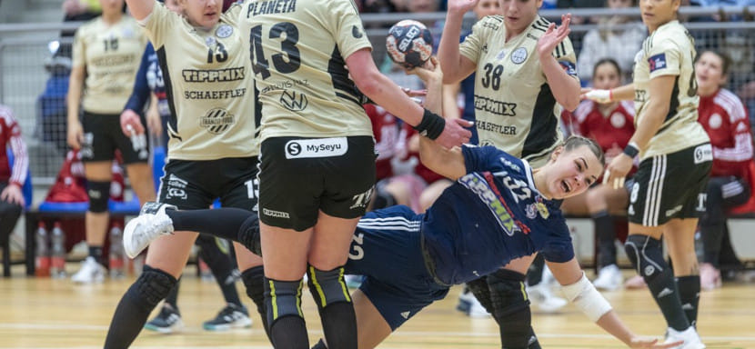 Венгрия. "Дебрецен" и "Шиофок" сыграли вничью, "Мошонмадьяровар" уверенно разобрался с "Эрдом". Борьба за бронзовые медали обостряется