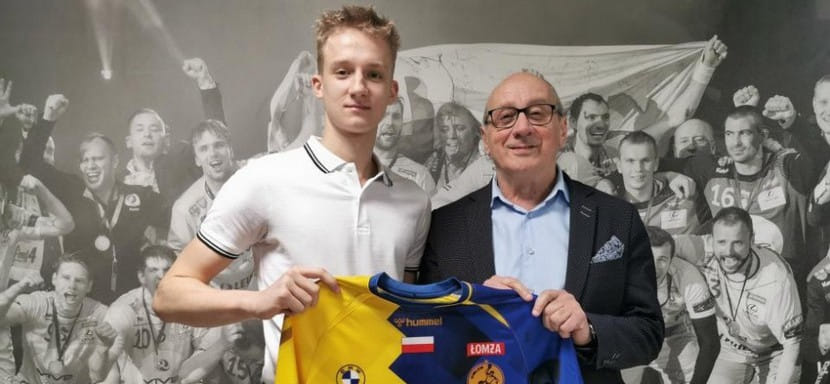 Польша. "Кельце" подписал длительный контракт с воспитанником клуба левым крайним Шимоном Вядерным