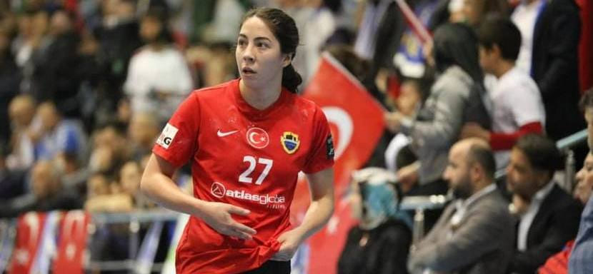 Дания. Правая крайняя "Кастамону" Бейза Тюркоглу продолжит карьеру в "Эсбьерге"