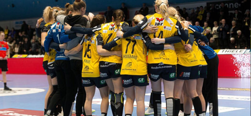 Европейская лига. Датский "Икаст" разгромил в гостях венгерский "Шиофок" в первом матче 1/4 финала. Ответная игра — 25 марта