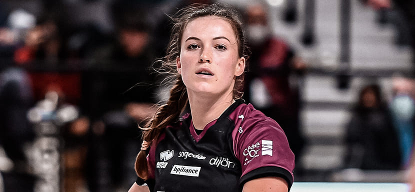 Франция. Правая полусредняя Манон Гравель продлила контракт с "Дижоном" до лета 2025 года