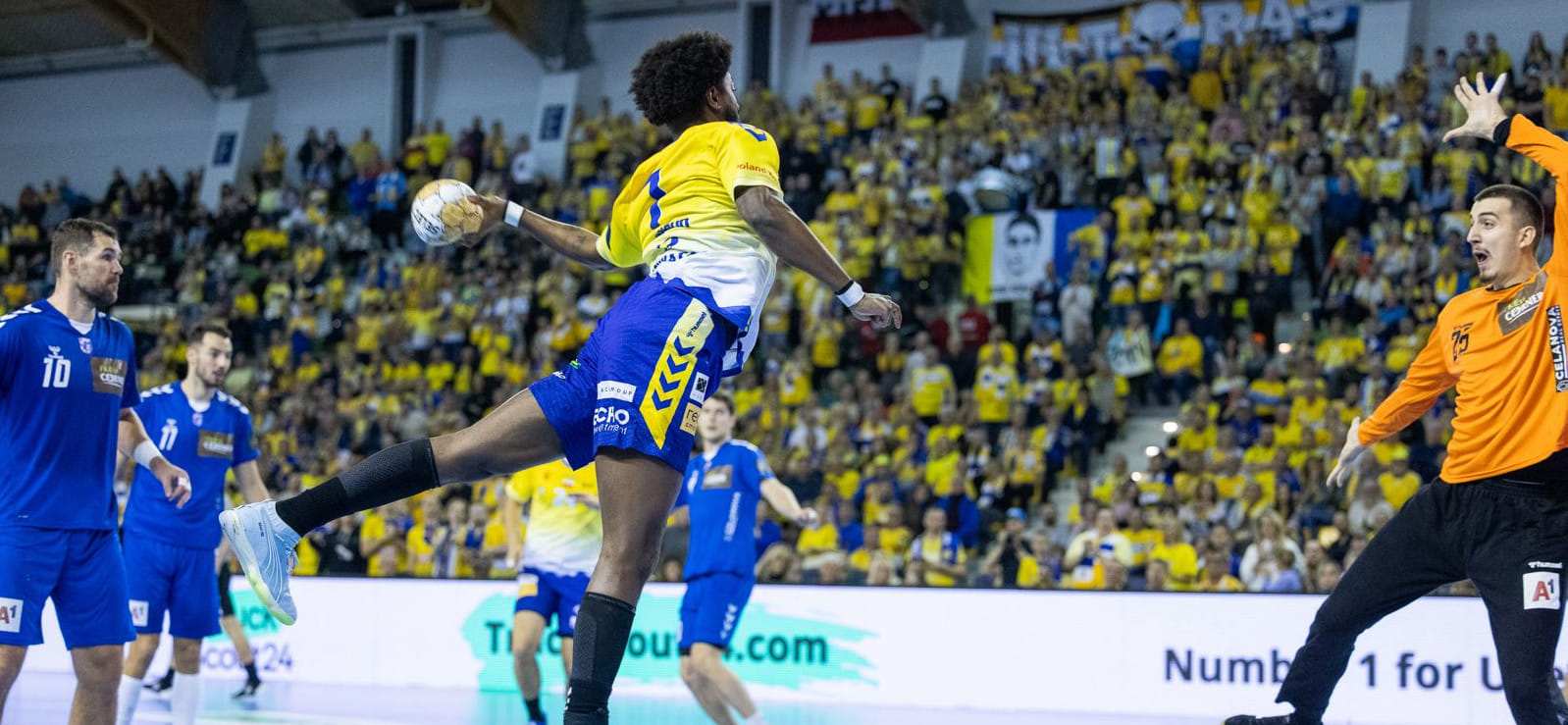 Лига чемпионов. На 52-й минуте — "Кельце" не выходит в плей-офф, после сирены — делит второе место