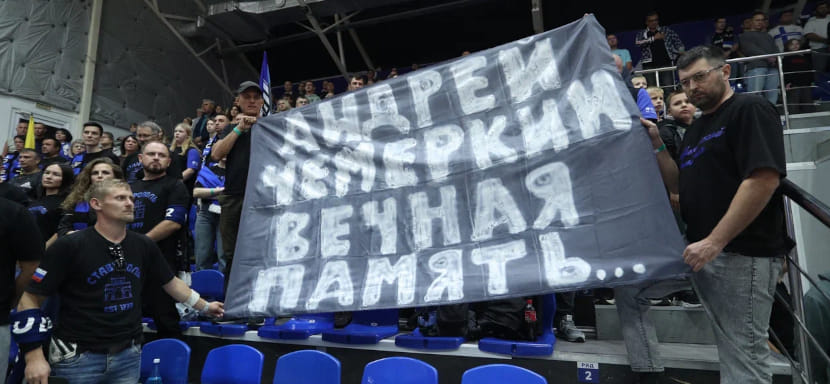 Болельщики ставропольского "Виктора" почтили память умершего сегодня легендарного тяжелоатлета Андрея Чемеркина