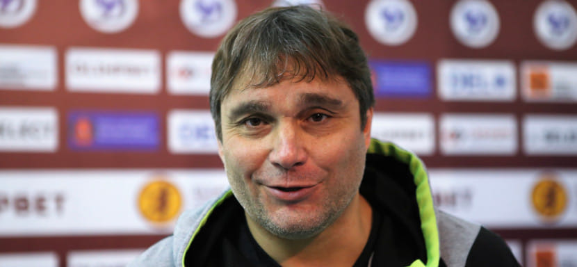 Olimpbet Суперлига. Олег Кулешов: "Всегда бьемся и не сдаемся, несмотря на потери. На каждую игру настраиваем девчонок как на последний бой"