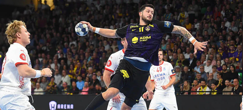 "Динамо" дало бой, но проиграло "Веспрему", дуэт "Гудме" забросил 22 мяча, "Нант" разбушевался. Главное в ЛЧ 24 сентября